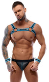 Schwarzes Herren-Set mit Brustharness, Jock und Handfesseln in Neopren-Optik von Svenjoyment BONDAGE – Ansicht 2