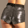 Glamour Glow Mini-Shorts Silber von KYNX: silberfarbener Mini-Shorts mit Gesäßtaschen, Rückansicht