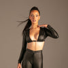 Matte PU Wetlook Top mit Kette Schwarz von KYNX: Wetlook Crop Top für Damen mit V-Ausschnitt und Kette, Vorderansicht