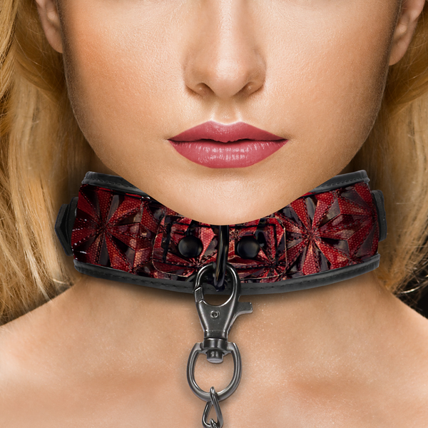 Rotes aufregendes Halsband mit markantem Rautenmuster und Kette von Ouch! by Shots