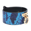Blaues glanzvolles Accessoire mit edlen schimmernden Metallakzenten von Ouch! by Shots – Ansicht 6