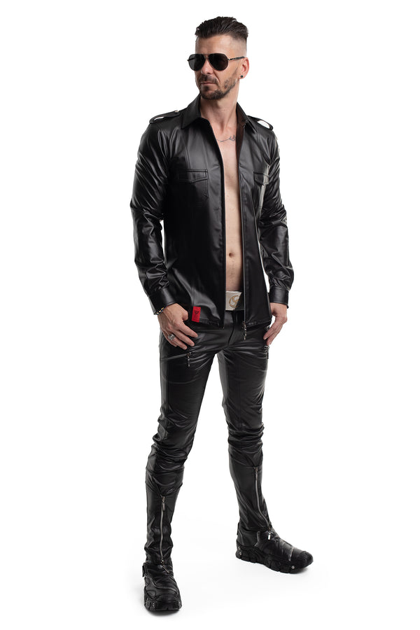 Schwarzes provokantes figurbetontes Wetlook Langarmhemd mit markanten Schulterklappen und Reißverschluss | Regnes Fetish Planet