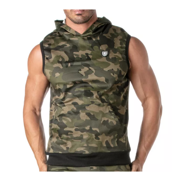 Camouflagefarbener ärmelloser Kapuzenpullover für einen maskulinen Look von TOF Paris
