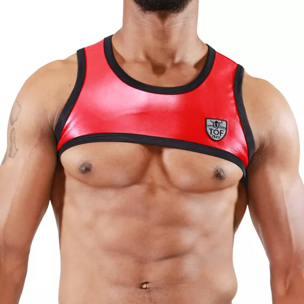 Rotes verführerisches Harness mit maskulinem Design von TOF Paris
