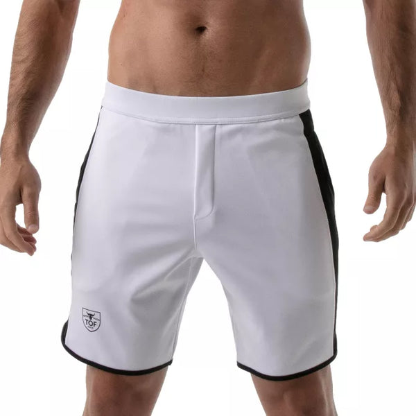 Weißes verführerisches Shorts Modell mit seidigem Glanz von TOF Paris – Ansicht 2