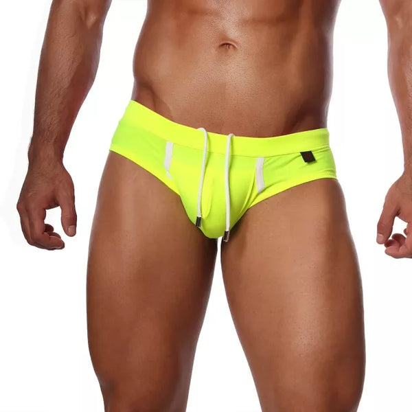 Gelber sexy Badeslip mit reflektierenden Details von TOF Paris