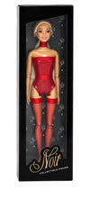 Sammlerpuppe Barely Innocent Red von Noir Handmade im roten Body mit Choker und roten halterlosen Strümpfen, in der Sammlerbox mit Sichtfenster