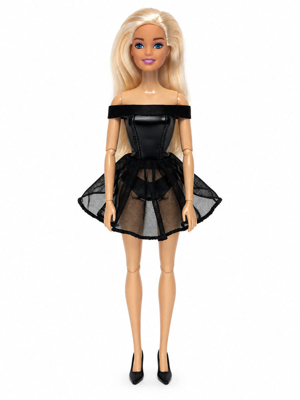 Sammlerpuppe Midnight Bloom Black von Noir Handmade im schwarzen schulterfreien Minikleid mit ausgestelltem Tüllrock, Vorderansicht