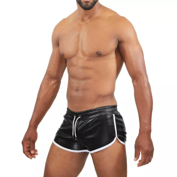 Pilot Shorts, Schwarz - Retro-Shorts mit perforiertem Stretch-Material | TOF Paris
