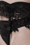 Zauberhaftes Spitzen-Dessous-Set mit Strumpfgürtel und String | Grey Velvet