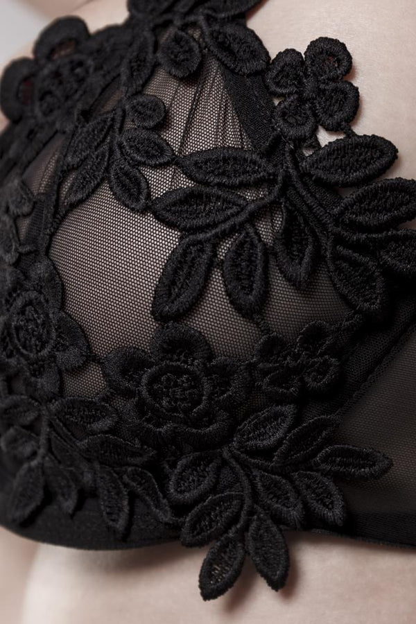 Zauberhaftes Spitzen-Dessous-Set mit Strumpfgürtel und String | Grey Velvet