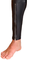 Schwarze schmale Herren-Hose im Mattlook mit Zip- und Nieten-Details von NEK – Ansicht 6