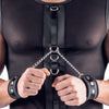 Schwarzes ärmelloses Herren-Netzshirt mit Soft-Handfesseln von Svenjoyment Bondage – Ansicht 7