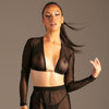 Sheer Mesh Top mit Kette Schwarz von KYNX: Mesh Top für Damen in Schwarz mit Metallkette, Vorderansicht am Model