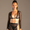 Riviera Mesh Top Schwarz von KYNX: schwarzes Netz-Top für Damen mit V-Ausschnitt und Kette am Model, Vorderansicht