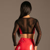 Vinyl Zip-Crop-Top Rot von KYNX: Rückansicht mit transparentem Mesh-Rücken am Model