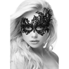 Schwarze filigrane Spitzenmaske im geheimnisvollen venezianischen Design von Ouch! by Shots – Ansicht 5