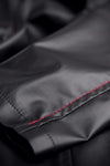 Eleganter Herren Wetlook Mantel mit diagonalen Nähten | Regnes Fetish Planet