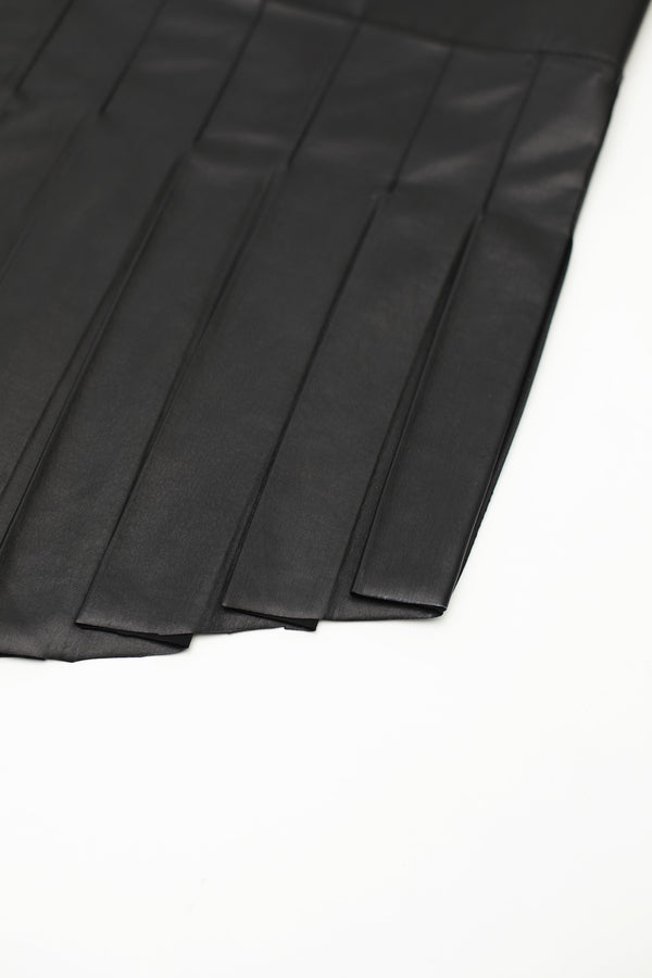 Herren Asymmetrischer Rock mit vertikalen Falten und Gürteldetails | Regnes Fetish Planet