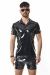 Poloshirt aus glänzendem Lack-Stoff mit vertikalen Designnähten | Regnes Fetish Planet