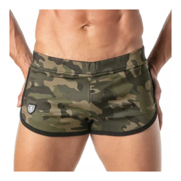 Olivgrüne sexy Mini Army Shorts mit knapper Passform von TOF Paris