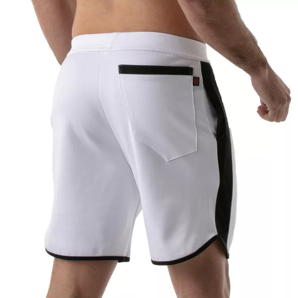 Weißes verführerisches Shorts Modell mit seidigem Glanz von TOF Paris – Ansicht 3