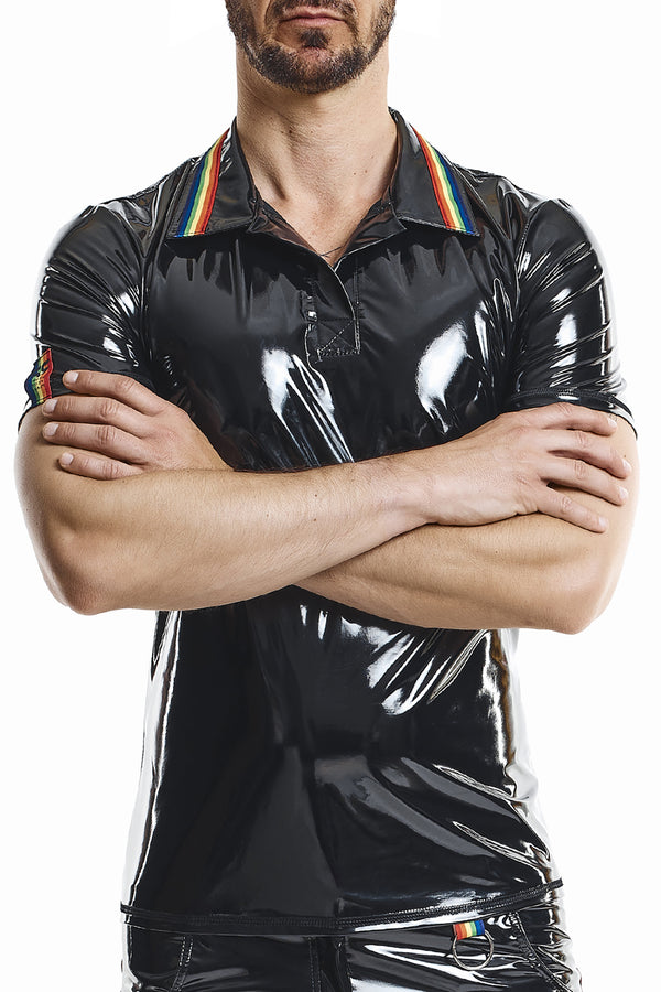 PVC Poloshirt mit Regenbogenfahne und Metallring von Regnes Fetish Planet – Ansicht 8