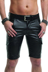 Schwarze maskuline Wetlook-Shorts mit markanten Cargotaschen von Regnes Fetish Planet