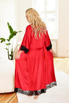 Rotes seidenweiches fließendes Satin Kimono Gewand mit edlen Spitzenärmeln von Kalimo – Ansicht 4