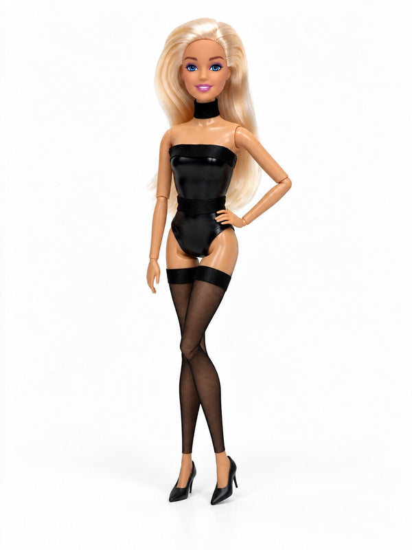 Sammlerpuppe Barely Innocent Black von Noir Handmade im schwarzen Body mit Choker und transparenten halterlosen Strümpfen, in Pose