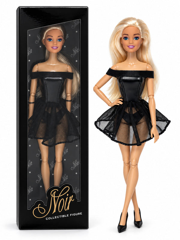 Sammlerpuppe Midnight Bloom Black von Noir Handmade im schwarzen schulterfreien Minikleid mit ausgestelltem Tüllrock, neben ihrer Sammlerbox