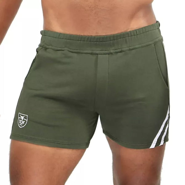 Khakifarbenes verführerisches Shorts Modell mit phosphoreszierenden Akzenten von TOF Paris