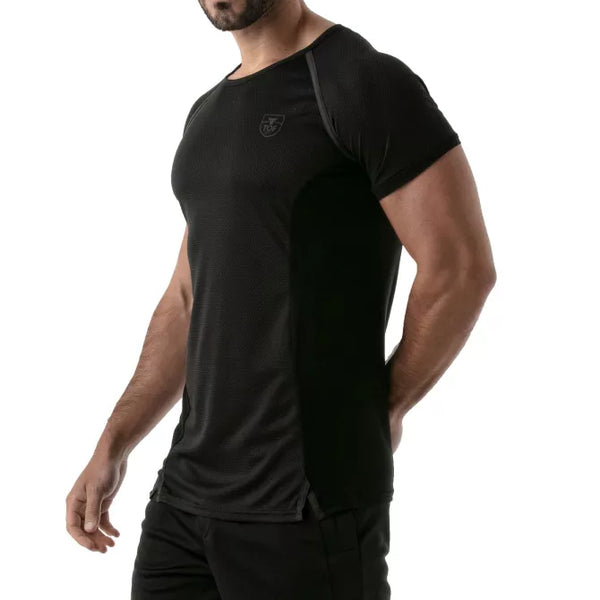 Schwarzes sportlich elegantes T-Shirt mit modernen Details von TOF Paris